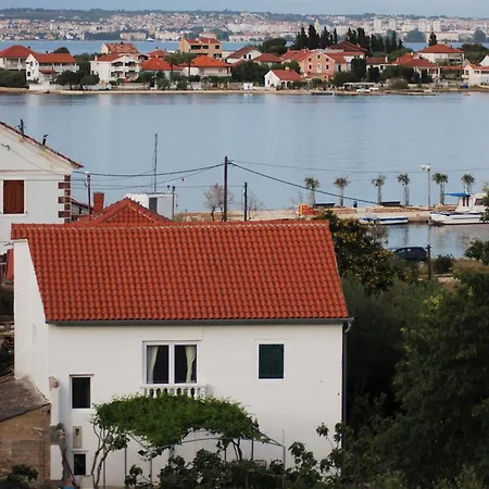 Rustic Holiday Miketa Lukoran