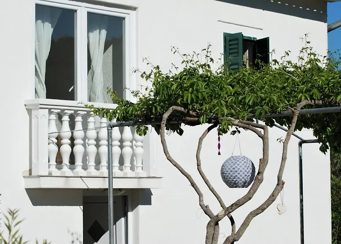 Rustic Holiday Miketa Lukoran