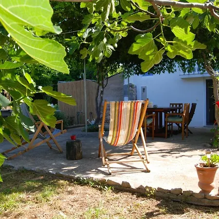 Rustic Miketa Lukoran