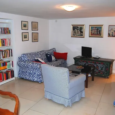 Rustic Miketa Lukoran