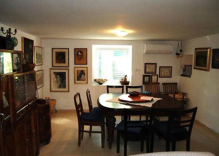 Rustic Miketa Lukoran