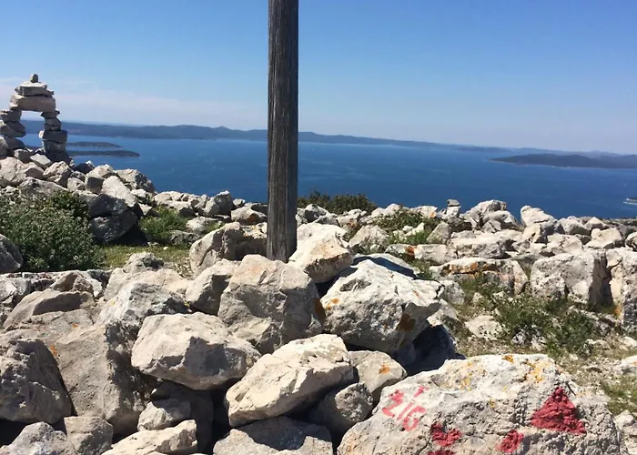 Rustic Miketa Lukoran