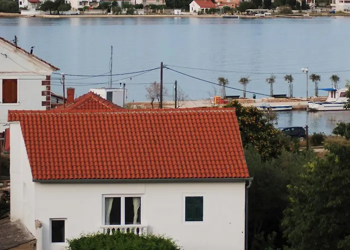 Rustic Miketa Lukoran