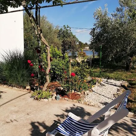 Rustic Miketa Lukoran