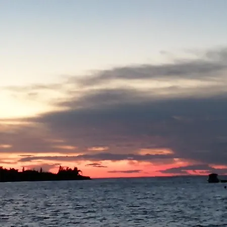 Rustic Miketa Lukoran