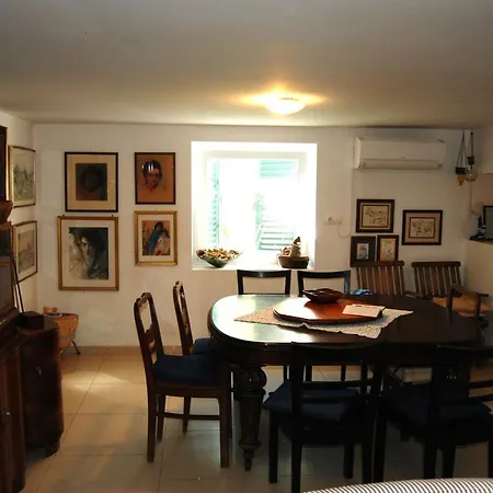 Rustic Miketa Lukoran