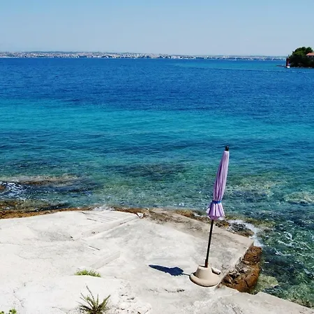 Rustic Miketa Lukoran